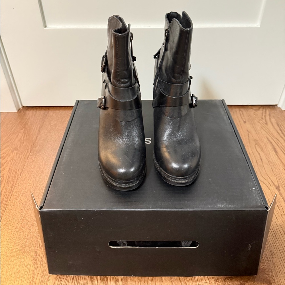 RUDSAK Balerno Black Leather Ankle Booties